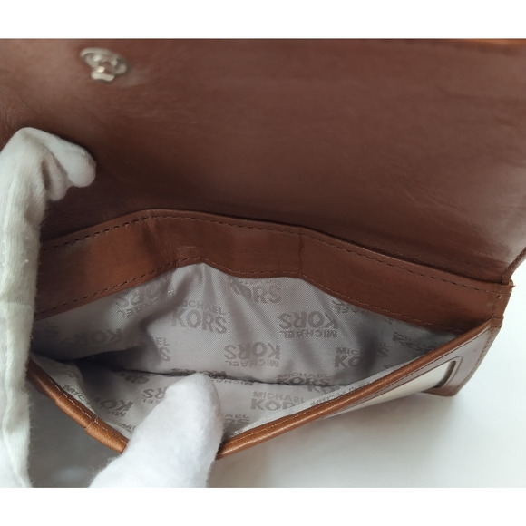 Michael Kors Altor Brown Leathe Studded Credit Card ID Window Bifold Wallet - Picture 13 of 16